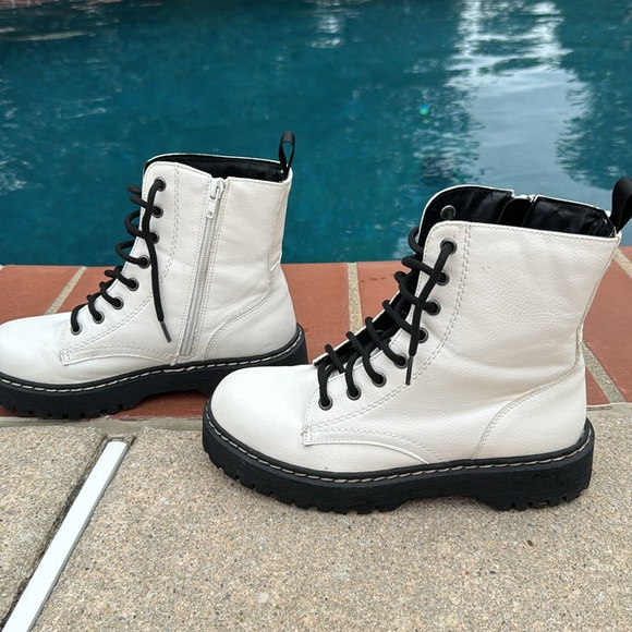 🤍 White Combat Boots - Picture 5 of 10